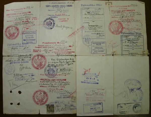 Paszporty dyplomatyczne wystawione w 1923 i w 1925 r. przez Ministerstwo Spraw Zagranicznych RP dr Konradowi Kolszewskiemu - fot. Krzysztof Mazurek